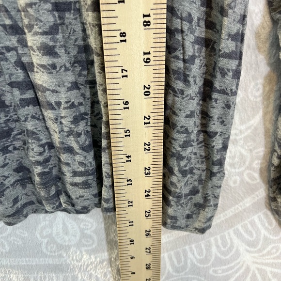 688 LOU & GREY GRAY STRIPE GLORAL PRINT TOP SIZE M MEDIUM CUTE SLEEVES EUC SHIRT - Picture 5 of 10